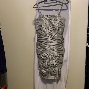 Ceres silver-gray, lined cocktail dress. Size M, juniors.